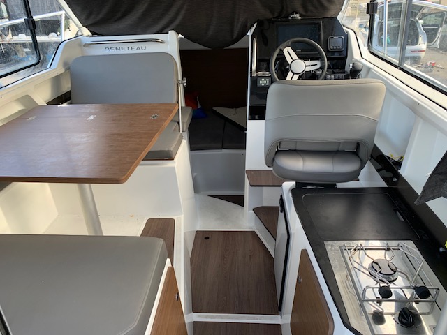 slider 8 Beneteau Antares 8 OB V2